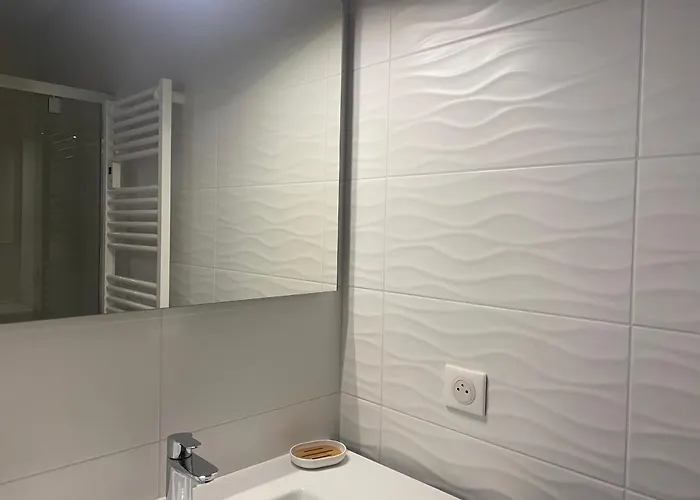 Contemporaine Pres De La Avec Jardin, Terrasse Et Wifi - Fr-1-22-359 Vakantiehuis *