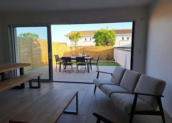 Contemporaine Pres De La Avec Jardin, Terrasse Et Wifi - Fr-1-22-359 Vakantiehuis La Tranche-sur-Mer