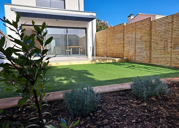 Contemporaine Pres De La Avec Jardin, Terrasse Et Wifi - Fr-1-22-359 *