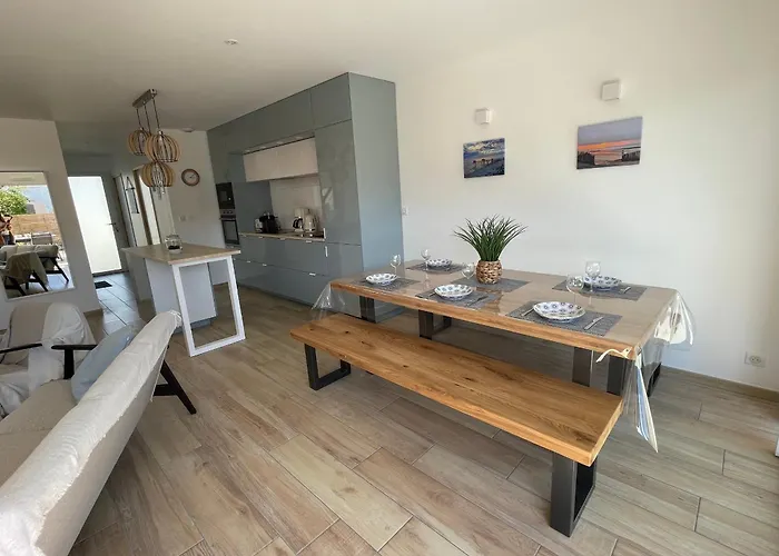 Contemporaine Pres De La Avec Jardin, Terrasse Et Wifi - Fr-1-22-359 Vakantiehuis